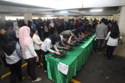 Ribuan Pencari Kerja Padati Balai Kartini