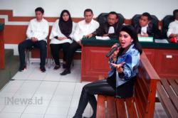 Syahrini Jalani Sidang Kasus First Travel