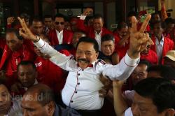 Hendropriyono Dipanggul Pendukung Usai PKPI Menang Gugatan PTUN