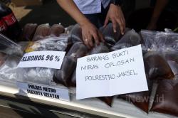 Polisi Ungkap Peredaran Miras Oplosan Berkadar Alkohol 96 Persen