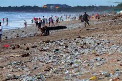 Dipenuhi Sampah, Begini Kondisi Memprihatinkan Pantai Kuta Bali