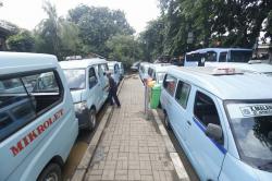 Sopir Mikrolet M44 Protes Rute TransJakarta karena Pengaruhi Omzet