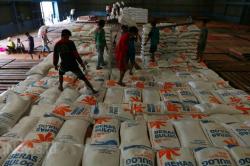 Beras Impor dari Thailand dan Vietnam Banjiri Gudang Bulog