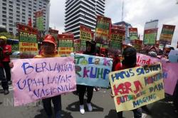 Ratusan Buruh Perempuan Gelar Aksi Tuntut Upah Layak