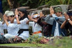 Ribuan Umat Hindu Malang Gelar Upacara Ngembak Geni