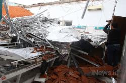 Kondisi Ruang Perawatan RSAL Dr Ramelan setelah Atap Ambruk