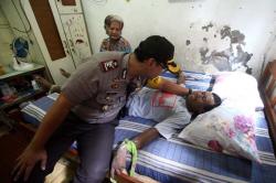 Sering Mengamuk, Tangan dan Kaki Pemuda Surabaya Ini Diikat Ibunya