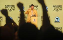 Jokowi Diuntungkan jika Airlangga Hartarto Berinisiatif Mundur  Â 