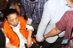 Gunakan Rompi Tahanan, Setya Novanto Tiba di Gedung KPK