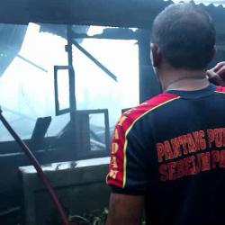 Pemilik Rumah Pingsan Lihat Rumah Hangus Dilalap Api