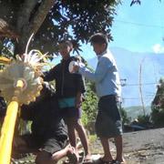 Status Gunung Agus Siaga, Warga Nekat Masuk Zona Merah<