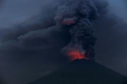 Intensitas Gempa Turun, Gunung Agung Tetap Berpotensi Erupsi