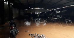 Banjir Bandang Landa Cicaheum, 17 Mobil dan 8 Motor Terseret Arus