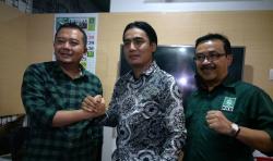 Datangi Kantor PKB Jabar, Charly Setia Band Ingin Ikut Pilkada 