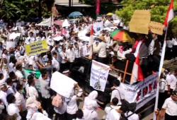 Tuntut Upah Layak, Ratusan Guru Honorer di Indramayu Demo