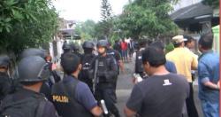 Bentrok di Bekasi, 1 Rumah Dirusak dan 4 Motor Dibakar