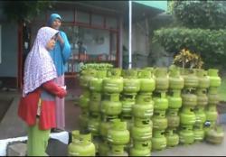 Harga Elpiji 3 Kilogram Capai Rp25.000, Warga Purwakarta Serbu SPBU 