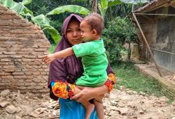 Ajaib! Bayi Ini Selamat Setelah Tertimbun Runtuhan Rumah