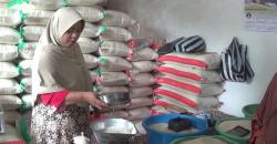 Harga Terus Naik, Warga Kendal Terpaksa Oplos Beras