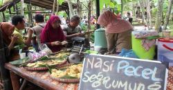 Ini Sensasi Menyantap Makanan Tradisional di Pasar Karetan Kendal 