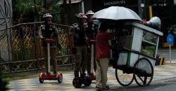 Patroli Pakai Segway, Satpol PP di Jateng Terlihat Lebih Humanis