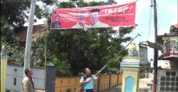 Langgar Aturan, Puluhan Atribut Kampanye Cagub Jateng Diturunkan Paksa