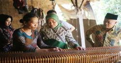 Sambangi Jepara, Ida Puji Kegigihan Perajin Tradisional Kain Troso