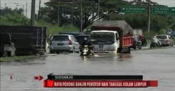 Jalan Raya Porong Banjir, Pengguna Motor Manfaatkan Tanggul Lumpur