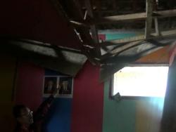 Bangunan Gedung Sekoah Nyaris Ambruk, Keselamatan Siswa Terancam