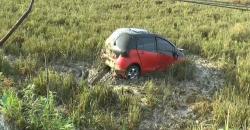 Diduga Mengantuk Setelah Pulang Karaoke, Toyota Yaris Terjun ke Sawah