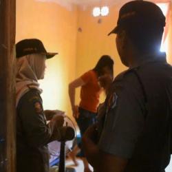 Rumah Kos di Bojonegoro Digerebek, Tiga Pasangan Mesum Diamankan