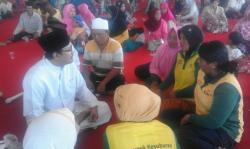 Serap Aspirasi, Gus Ipul Sarapan Nasi Bungkus Bareng Petani