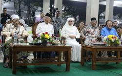 Cerita Khofifah Berkeliling Kampung Bagikan Sedekah demi Gus Dur