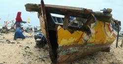 Puluhan Perahu Nelayan di Tuban Pecah Dihantam Ombak