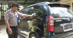 Diserempet Mobil Penerobos Razia, 2 Anggota Polisi Terjatuh, 1 Tewas