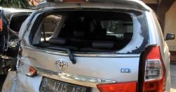 Sopir dan Kernet Truk Fuso Kabur Usai Tabrak 2 Mobil dan Kios Warga