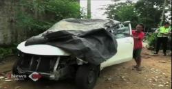 Tabrak Tiang Listrik di Pacitan, Mobil Avanza Rusak Parah