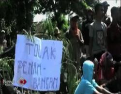 Protes Tambang Sirtu, Warga Tutup Jalan Utama Pasuruan-Bali