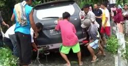 Mobil Masuk Sungai di Jalan Lintas Sumatera, Seluruh Penumpang Selamat