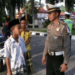 Tak Pakai Helm, Pelajar di Merangin Dihukum Baca Pancasila