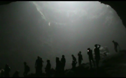 Pancaran Cahaya Surga Goa Jomblang Pukau Turis Asing