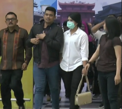 Tiba di Medan, Kahiyang Ayu Langsung Disambut Acara Adat Horuan<