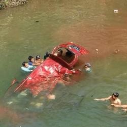 Avanza Terjun ke Sungai di Pasaman Sumbar, Tiga Penumpang Tewas