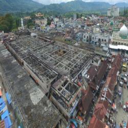 Sejumlah Warga Terluka dalam Kebakaran Ratusan Toko di Bukit Tinggi