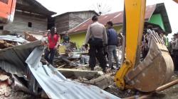 Eksekusi Aset PT KAI Ricuh, Warga Bawa Bayi Halangi Alat Berat