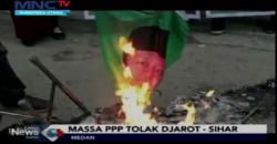 Tolak Dukung Djarot, Massa PPP Bakar Foto Romahurmuziy