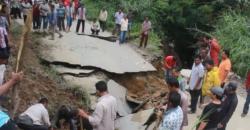 Jalan Provinsi di Toba Samosir Ambles 5 Meter, Ganggu Aktivitas Warga