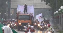 Ribuan Umat Islam Geruduk Mapolda Sumut Desak Polisi Tangkap Sukmawati