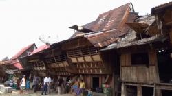 Puluhan Rumah Adat Nias Terancam Roboh akibat Tanah Bergerak