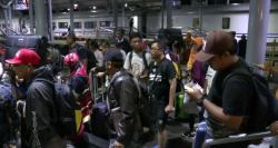 Waspadai Barang Berbahaya, Metal Detector Dipasang di Stasiun Cirebon